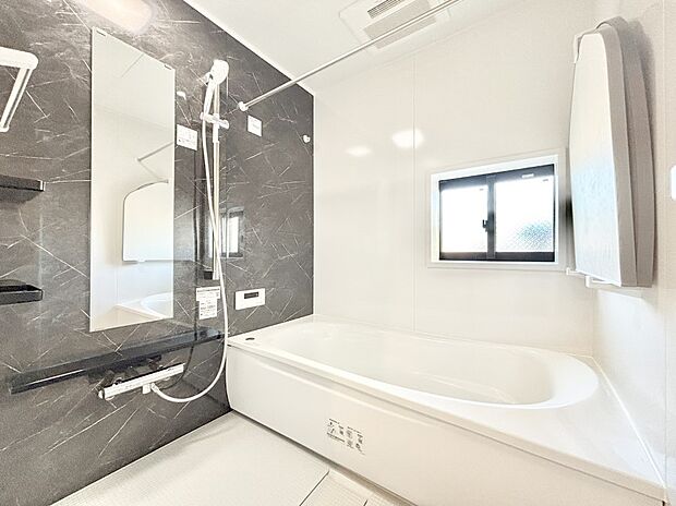 落ち着いた雰囲気でゆっくりお寛ぎいただけるバスルーム