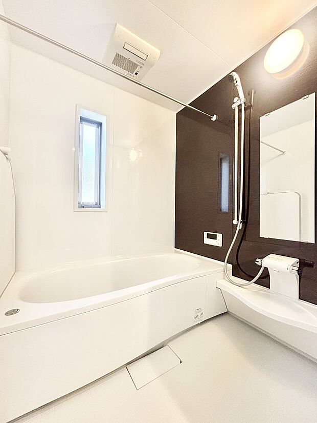 落ち着いた雰囲気でゆっくりお寛ぎいただけるバスルーム