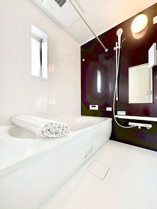 落ち着いた雰囲気でゆっくりお寛ぎいただけるバスルーム