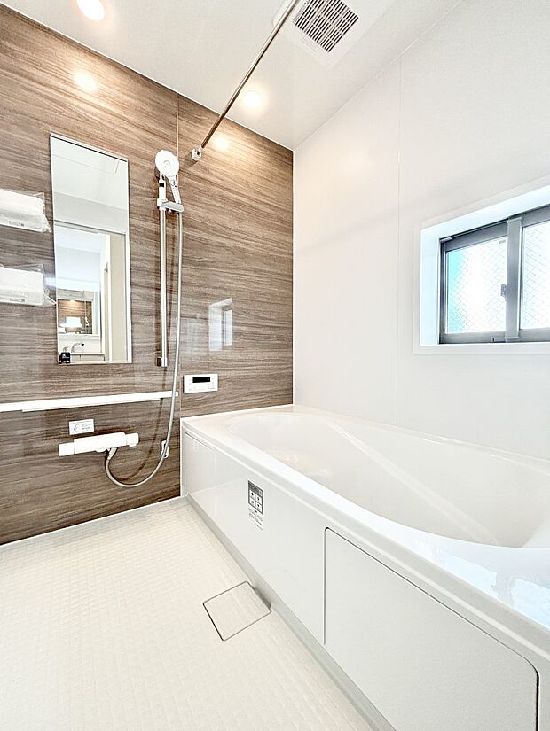 落ち着いた雰囲気でゆっくりお寛ぎいただけるバスルーム