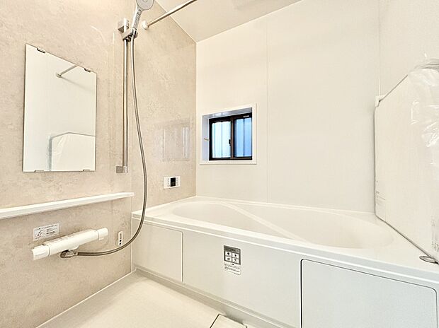 落ち着いた雰囲気でゆっくりお寛ぎいただけるバスルーム 