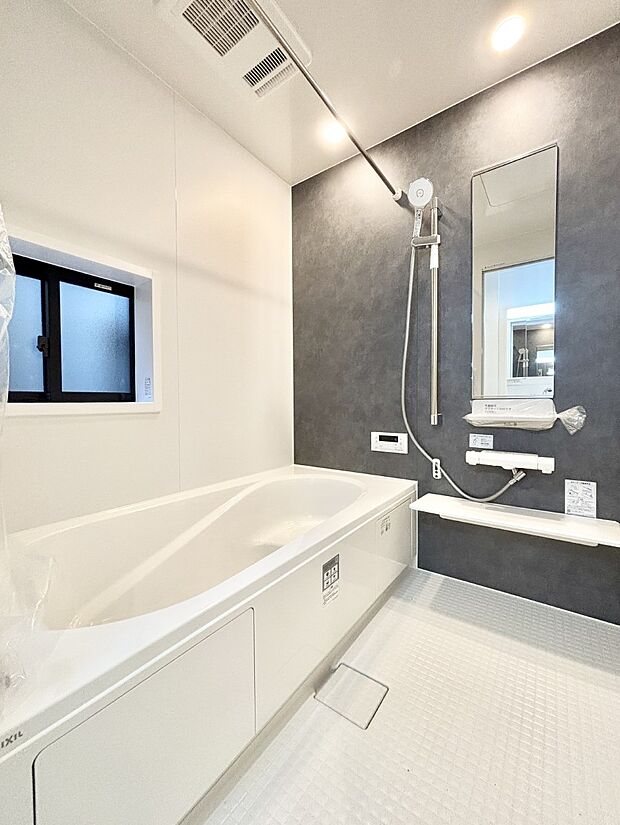 落ち着いた雰囲気でゆっくりお寛ぎいただけるバスルーム