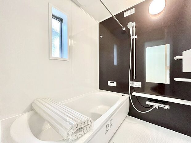 落ち着いた雰囲気でゆっくりお寛ぎいただけるバスルーム 