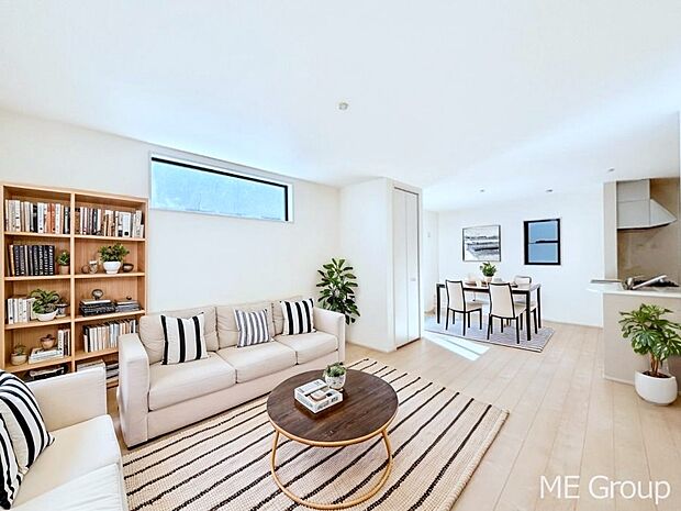 ご家族の賑やかな話し声で包まれる明るいリビング  ※家具はCGです