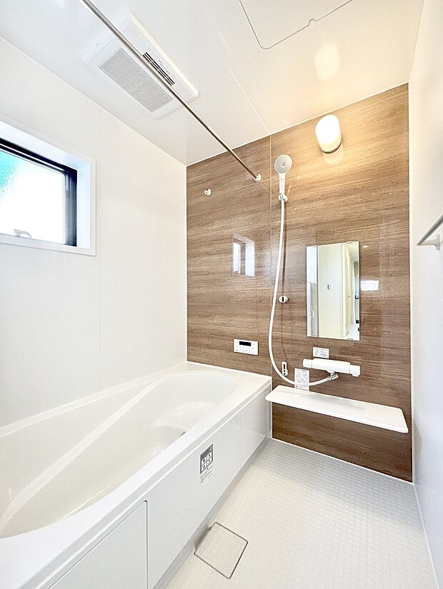 落ち着いた雰囲気でゆっくりお寛ぎいただけるバスルーム