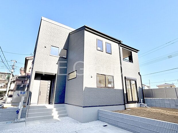 堂々完成！たっぷりの陽光と開放感に包まれる明るい住まい。 