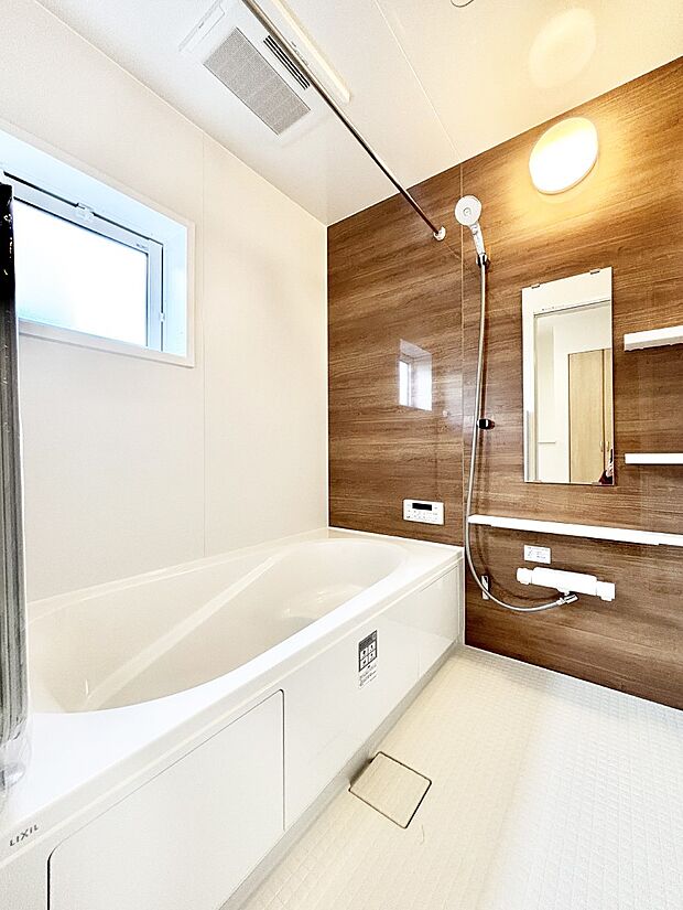 落ち着いた雰囲気でゆっくりお寛ぎいただけるバスルーム