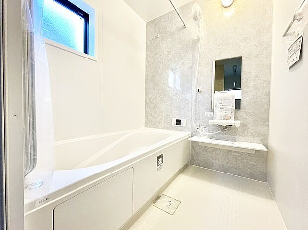 落ち着いた雰囲気でゆっくりお寛ぎいただけるバスルーム