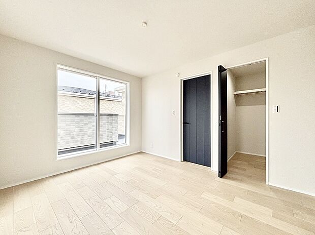 ウォークインクローゼットがあるお部屋!季節ごとの入れ替えも不要で便利です。