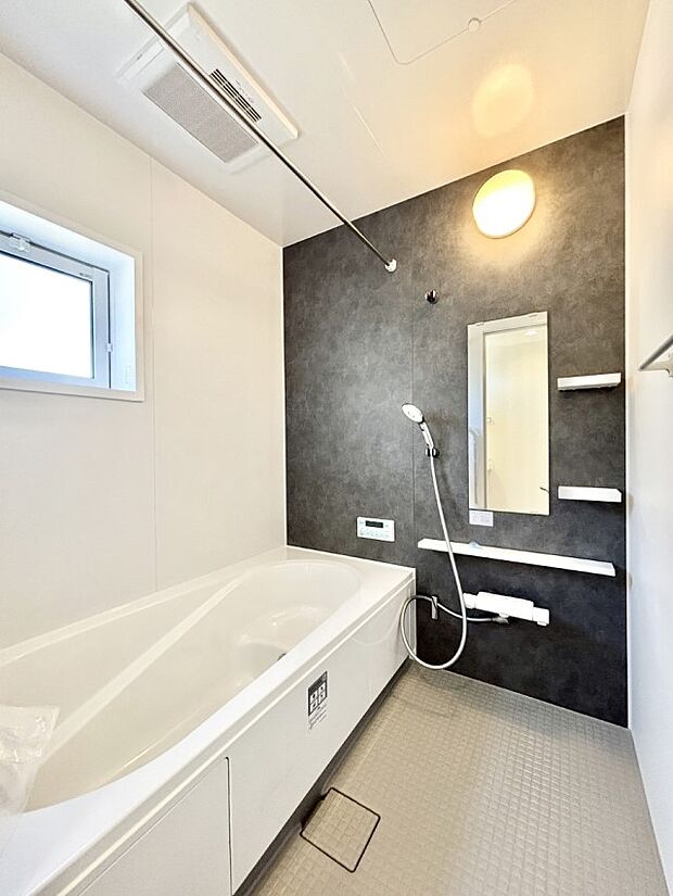 落ち着いた雰囲気でゆっくりお寛ぎいただけるバスルーム