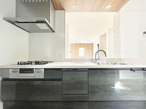 広々とした使い勝手の良いキッチンで日々のお料理も楽しくなりそう