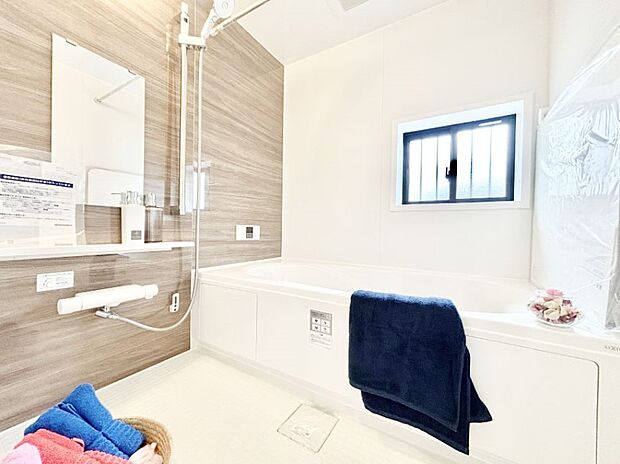 落ち着きのあるダークカラーを基調にしたバスルームで1日の疲れをリフレッシュ!