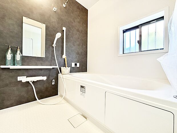 落ち着いた雰囲気でゆっくりお寛ぎいただけるバスルーム