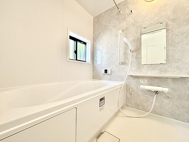 落ち着いた雰囲気でゆっくりお寛ぎいただけるバスルーム　