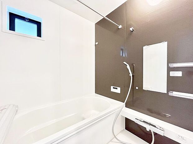 落ち着いた雰囲気でゆっくりお寛ぎいただけるバスルーム