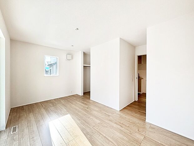 ウォークインクローゼットがあるお部屋!季節ごとの入れ替えも不要で便利です。