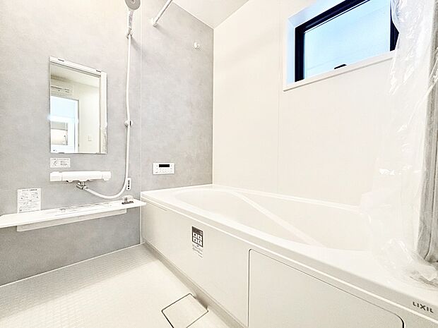 落ち着いた雰囲気でゆっくりお寛ぎいただけるバスルーム