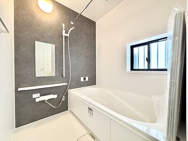 落ち着いた雰囲気でゆっくりお寛ぎいただけるバスルーム