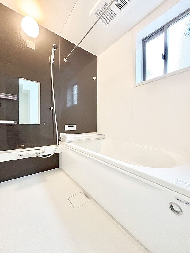 落ち着いた雰囲気でゆっくりお寛ぎいただけるバスルーム