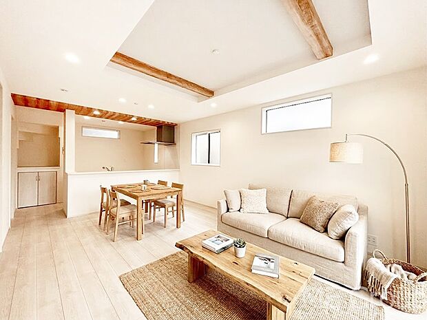 折上天井がLDKに開放感をプラス!家族みんながゆったり寛げます ※家具はCGです