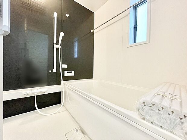 落ち着きのあるダークカラーを基調にしたバスルームで1日の疲れをリフレッシュ！