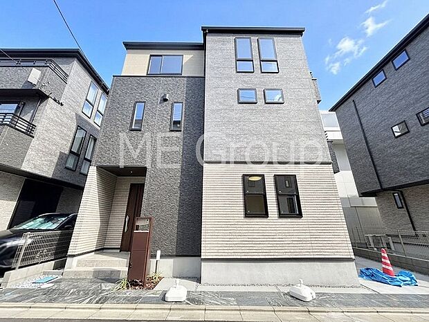 堂々完成！たっぷりの陽光と開放感に包まれる明るい住まい。 
