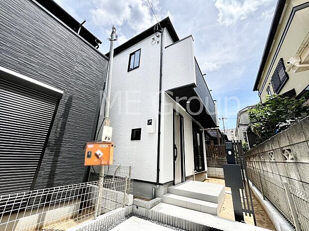 洗練された外観、上質な住空間が広がる室内は永く安心して過ごせる住居です。