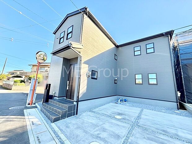 洗練された外観、上質な住空間が広がる室内は永く安心して過ごせる住居です。