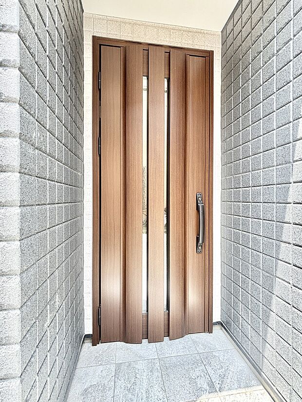 【玄関】大切な家族、来客を出迎える玄関。