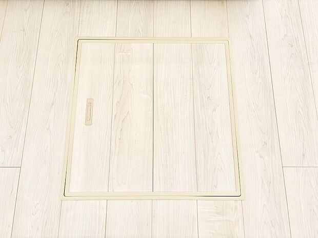 【その他設備(床下収納)】床下収納付き！日用品・非常用品の収納にも大活躍。