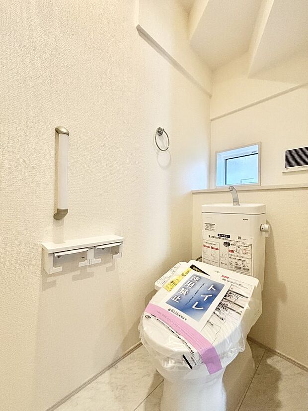 【トイレ】トイレは1階と2階それぞれに配置されていてとても便利です。