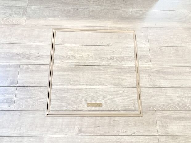 【その他設備(床下収納)】床下収納付き!日用品・非常用品の収納にも大活躍。