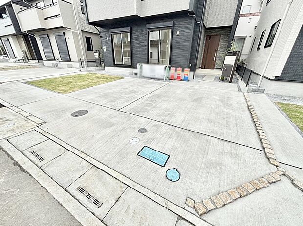 【駐車場】駐車3台可能！急なお客様の駐車に。また、ご家族の自転車スペースとしても大活躍。