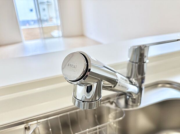 【その他設備(浄水器)】いつでも清潔なおいしいお水を。一つの水栓で水道水と浄水を使い分け。