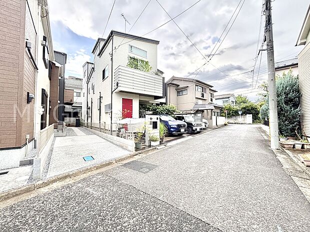 【前面道路含む現地写真】前面道路はきちんと整備されています  