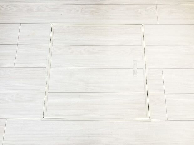 【その他設備(床下収納)】床下収納付き！日用品・非常用品の収納にも大活躍。