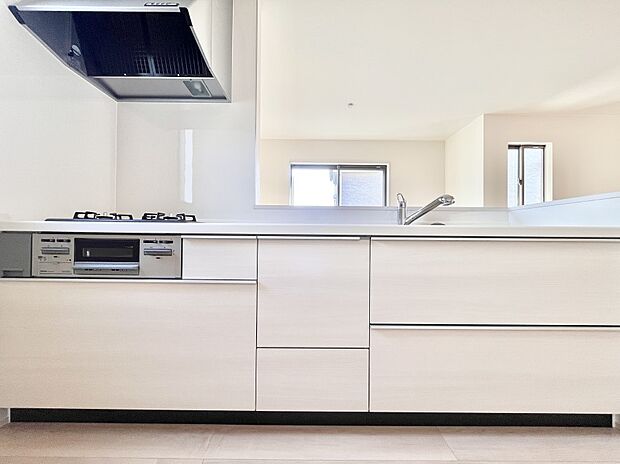 【キッチン】毎日使うキッチンだから、使いやすさ&お手入れのしやすさにこだわりました。