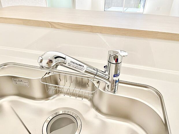 【その他設備(浄水器)】いつでも清潔なおいしいお水を。一つの水栓で水道水と浄水を使い分け。