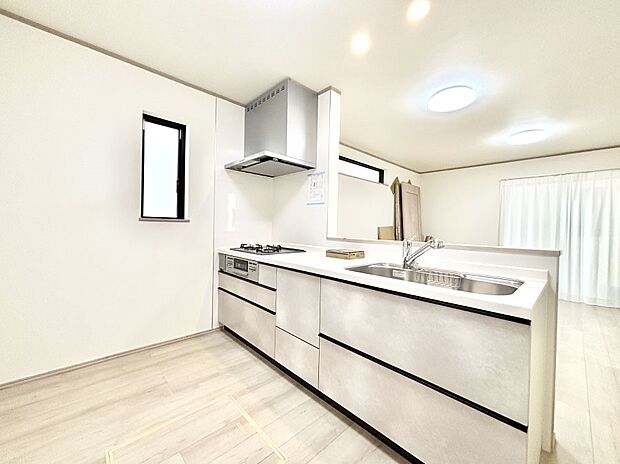 【キッチン】ゆとりあるキッチンではご家族と楽しくお料理ができます。