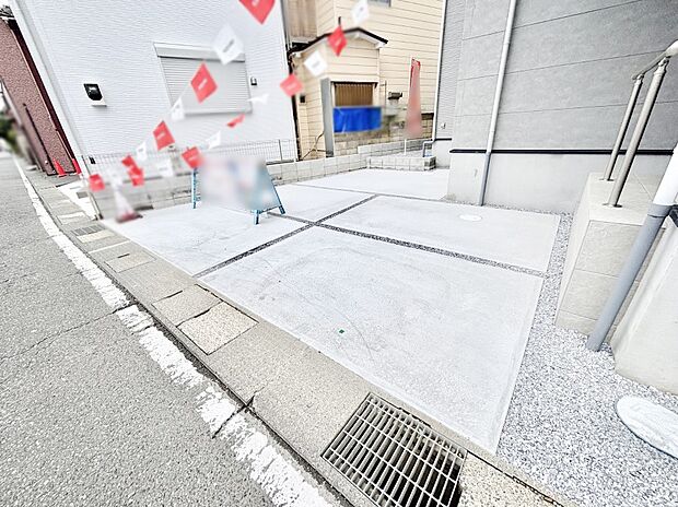 【駐車場】目の前が駐車場だと、雨の日も、大量にお買い物をした時も便利ですよね。