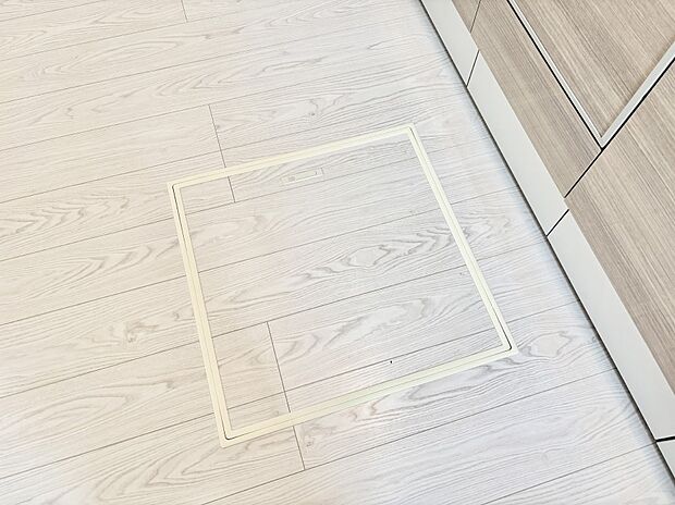 【その他設備(床下収納)】床下収納付き！日用品・非常用品の収納にも大活躍。