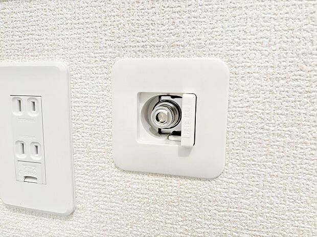 【その他設備(ガスコンセント)】ガスコンセントがあれば足元からすぐに温まるガスファンヒーターを設置できます！  