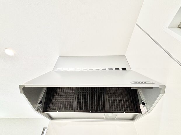 【その他設備(レンジフード)】基本的なお手入れはフィルターのみ！お手入れのしやすさも魅力です。