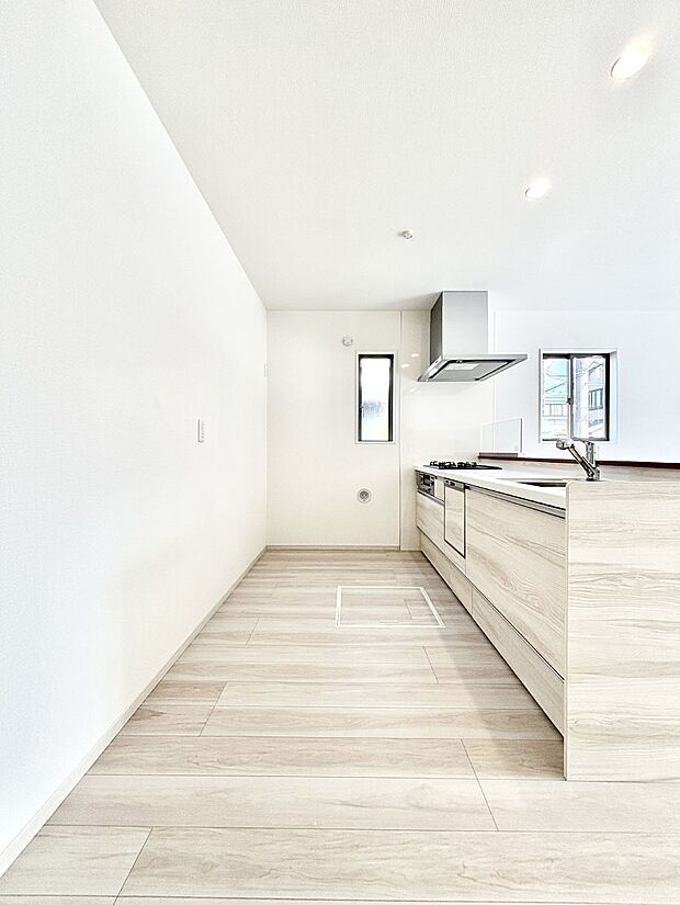 【キッチン】ゆとりあるキッチンではご家族と楽しくお料理ができます。