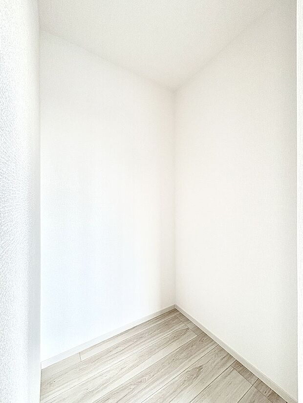 【ウォークインクローゼット】ウォークインクローゼットの活用で生活空間スッキリ