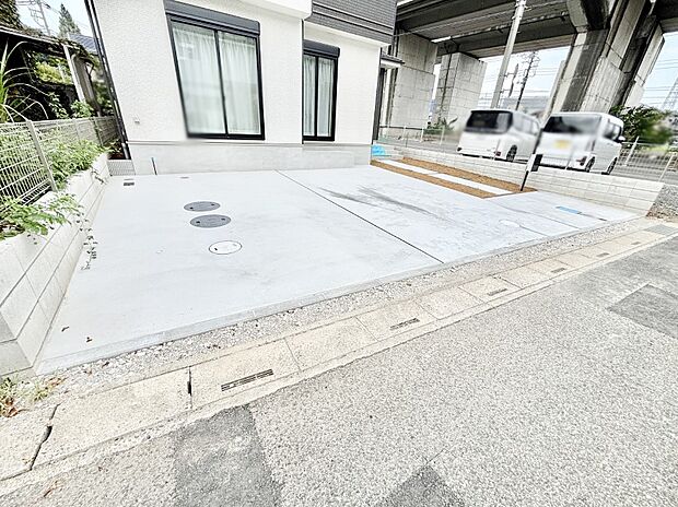 【駐車場】目の前が駐車場だと、雨の日も、大量にお買い物をした時も便利ですよね