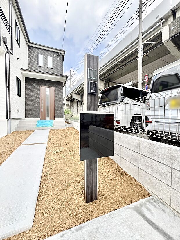 【その他現地】表札・インターホン・ポストをひとつに集約