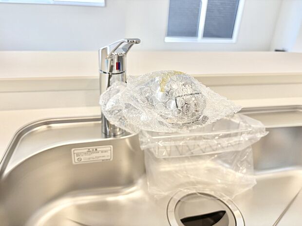 【その他設備(浄水器)】いつでも清潔なおいしいお水を。一つの水栓で水道水と浄水を使い分け。