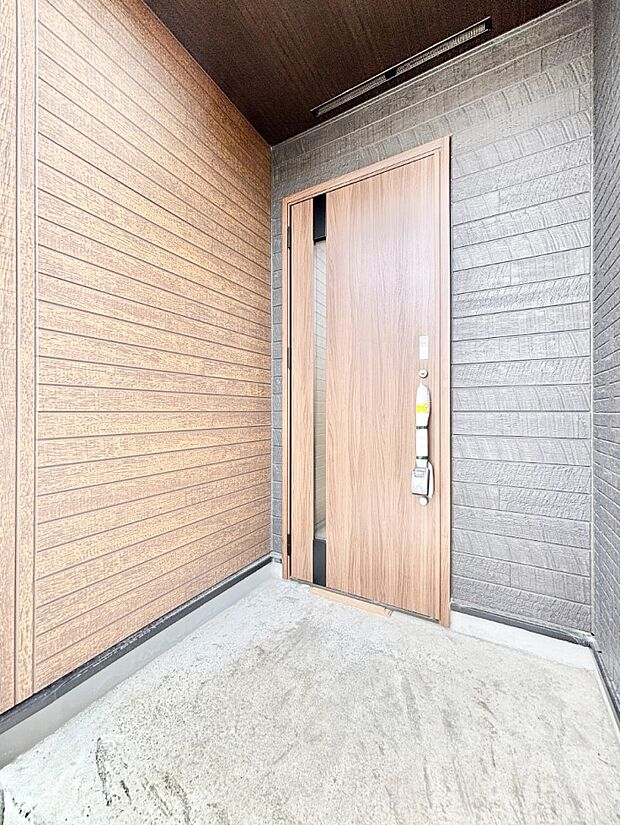 【玄関】大切な家族、来客を出迎える玄関。