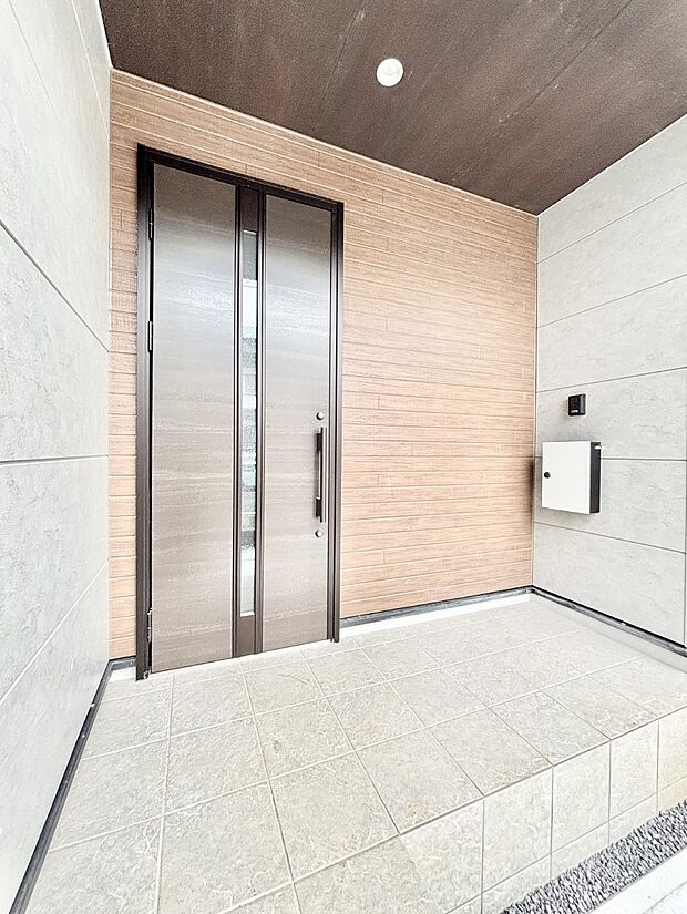 【玄関】大切な家族、来客を出迎える玄関。